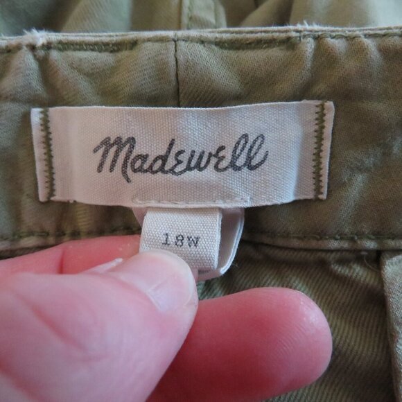 MADEWELL Plus Garment-Dyed Low-Slung Straight Cargo Pants in Classic Olive 18W - Picture 12 of 13